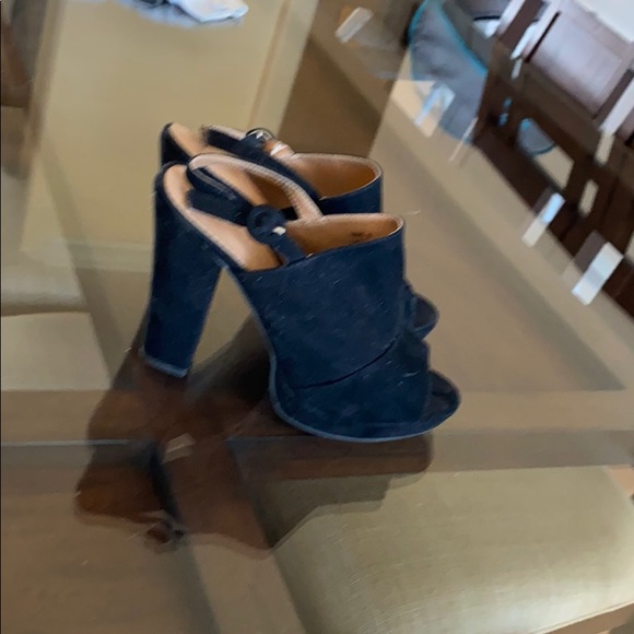 Heels - Picture 2 of 4